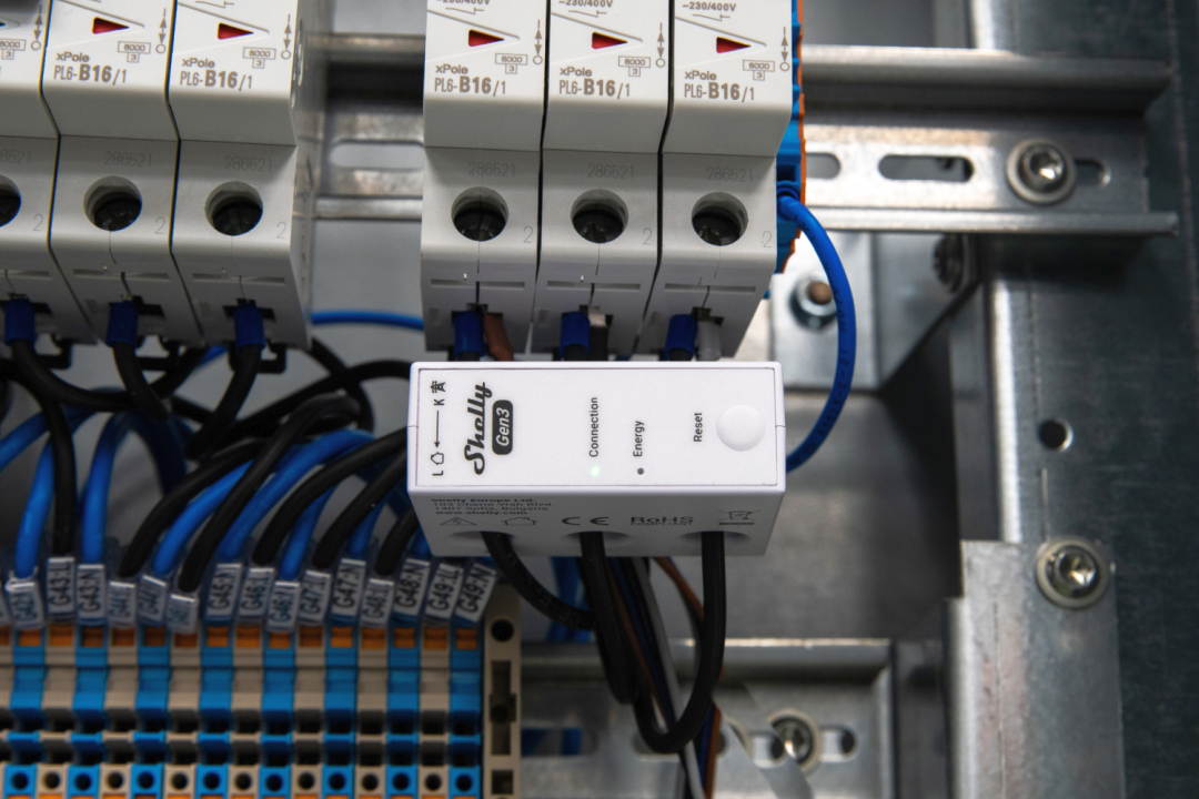 Shelly 3EM-63W Gen3 – Stromzähler – Produktansicht 4
