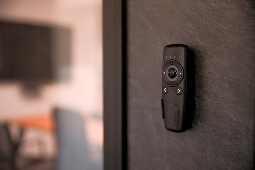 Shelly Blu Remote Control ZB black – Fernbedienung inkl. Halterung – BT – Zigbee – 4 Kanäle – Gestensteuerung – Scrollrad – 2x AAA – Produktansicht 5