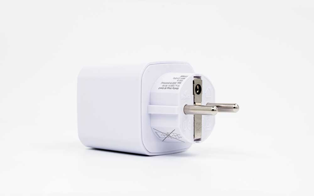 Shelly – Plug & Play Plug M Gen3 White – Smarter Zwischenstecker – 13A – Messfunktion – WLAN – BT – weiß – Produktansicht 2
