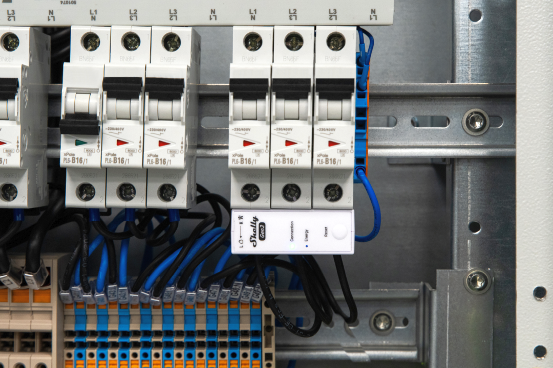 Shelly 3EM-63T Gen3 – Stromzähler – Produktansicht 3