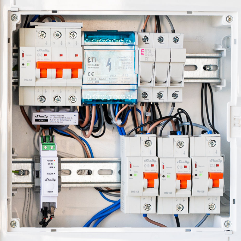 Shelly – Smarter Leitungsschutzschalter – Pro 3CB C63 – 3-polig – 63A – Fernsteuerung – LAN – WLAN – Bluetooth – Produktansicht 5