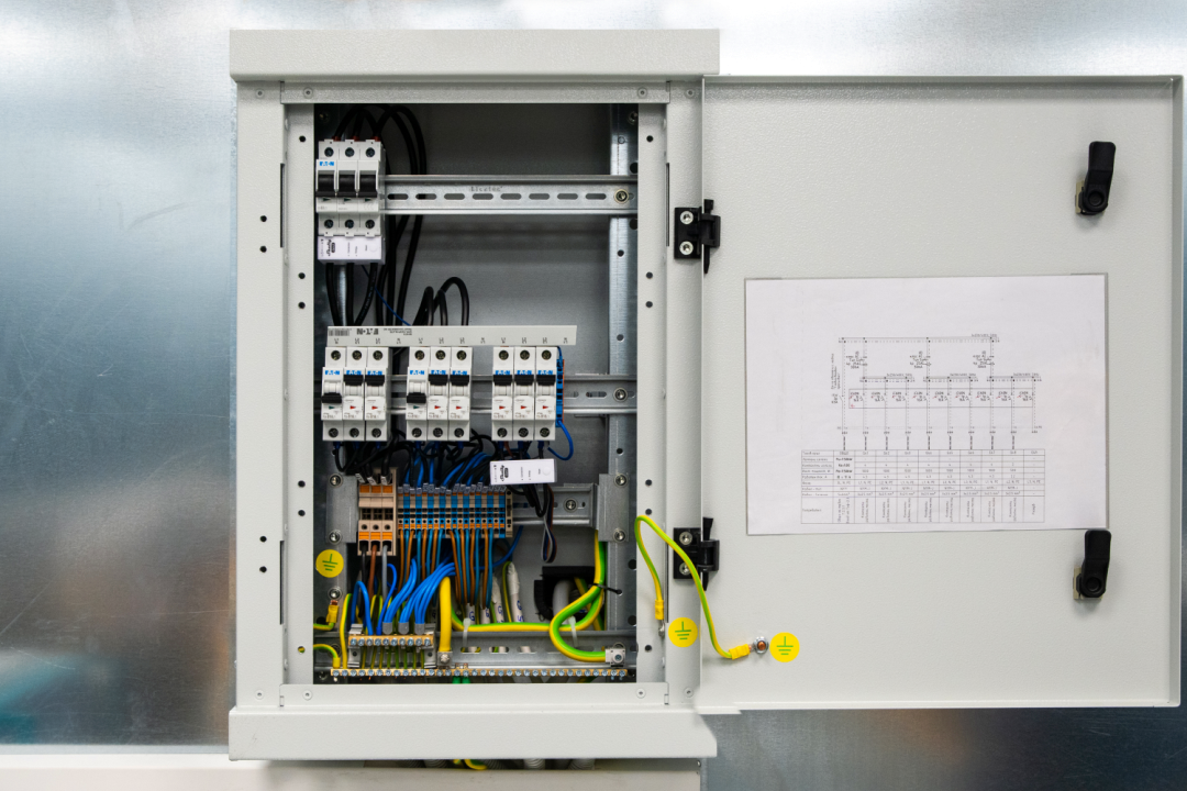 Shelly 3EM-63W Gen3 – Stromzähler – Produktansicht 2