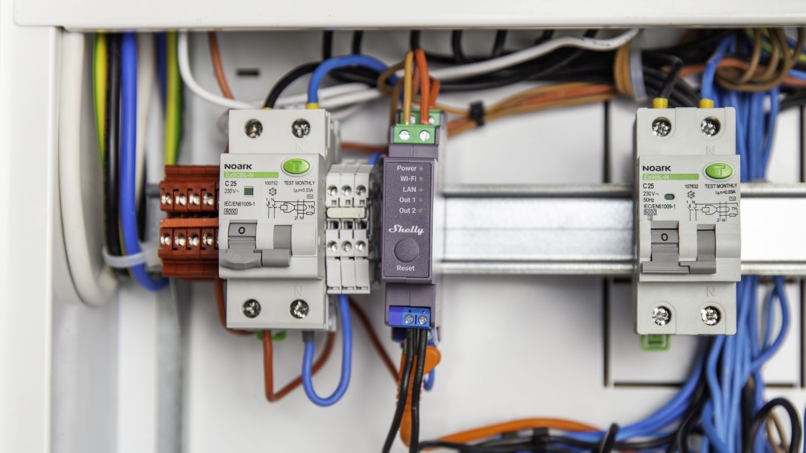 Shelly Pro 2 – Relais – max. 25A – 2 Phasen – 2 Kanäle – WLAN – LAN – BT – Produktansicht 6