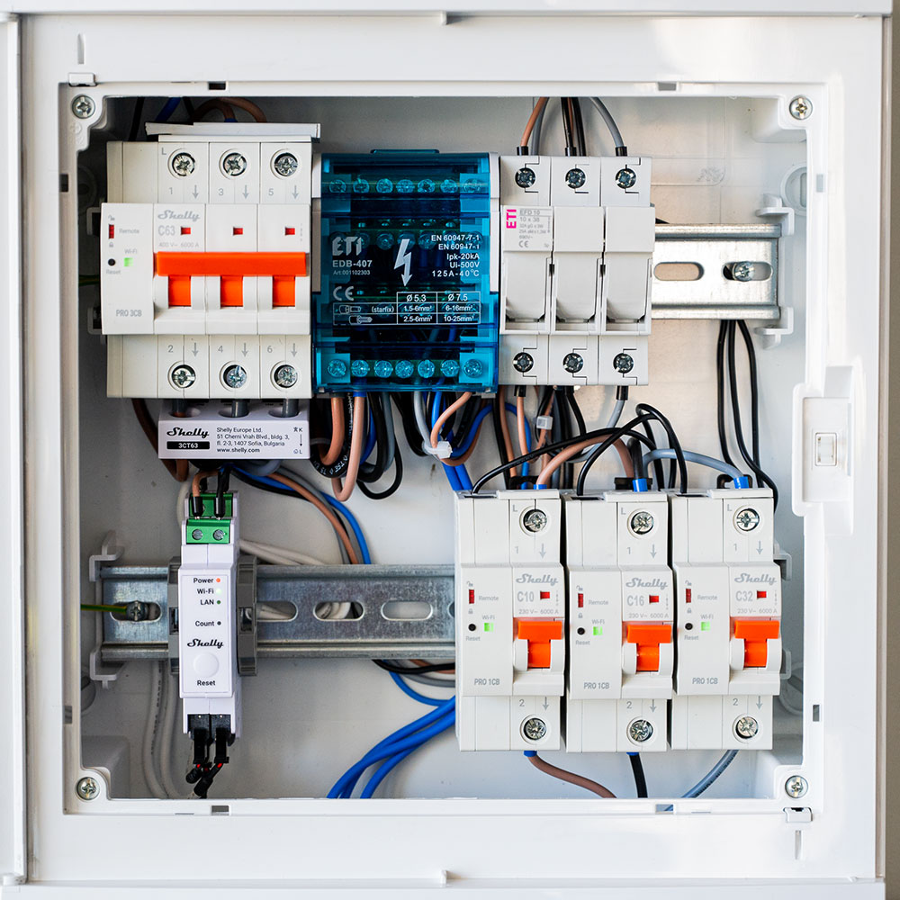 Shelly – Smarter Leitungsschutzschalter – Pro 3CB C63 – 3-polig – 63A – Fernsteuerung – LAN – WLAN – Bluetooth – Produktansicht 6