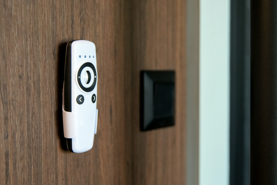 Shelly Blu Remote Control ZB white – Fernbedienung inkl. Halterung – BT – Zigbee – 4 Kanäle – Gestensteuerung – Scrollrad – 2x AAA e – Produktansicht 6