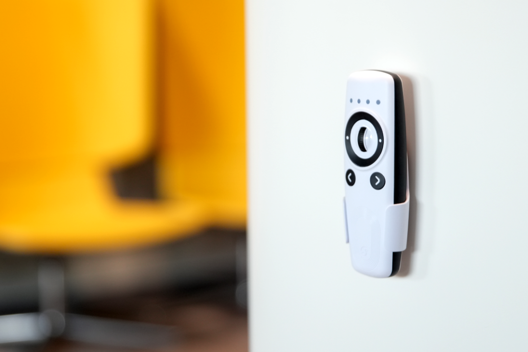 Shelly Blu Remote Control ZB white – Fernbedienung inkl. Halterung – BT – Zigbee – 4 Kanäle – Gestensteuerung – Scrollrad – 2x AAA e – Produktansicht 5